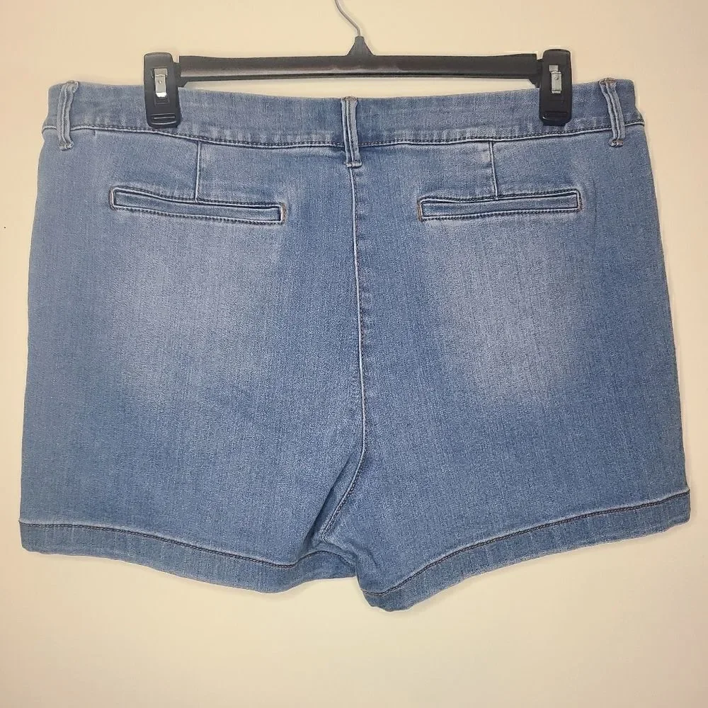 Sugar Magnolia Light Blue Denim Plus Size Shorts Size 18